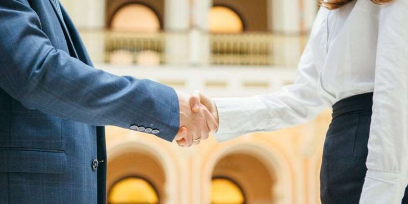 Як міграційні процеси впливають на бізнес під час другого року війни — Gradus Research