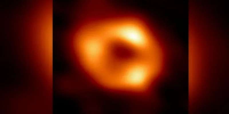 Астрофізики виявили дивну подробицю про обертання надмасивної чорної діри в центрі нашої галактики