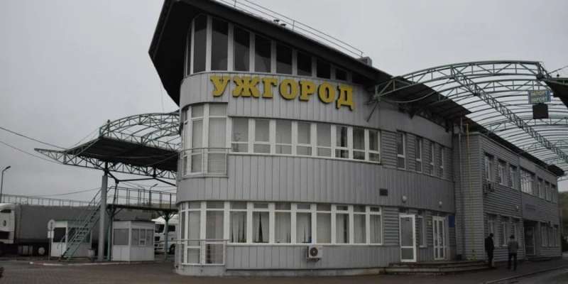 Рівно о четвертій дня. Держприкордонслужба підтвердила блокування словацького кордону