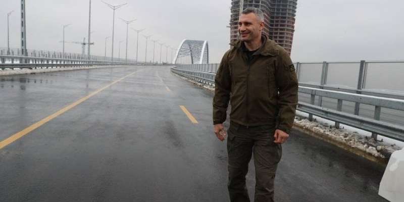 Як&nbsp;змогли. У&nbsp;Києві частково відкрили рух багатостраждальним Подільсько-Воскресенським мостом