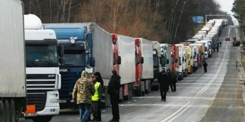 Майже на&nbsp;50%. Блокуванням кордону поляки обрушили і експорт, і імпорт автотранспортом в&nbsp;Україну