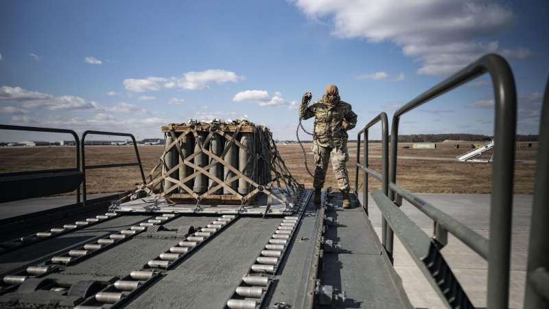 Помощь Украине стимулировала производство оружия в США, заявил госдеп